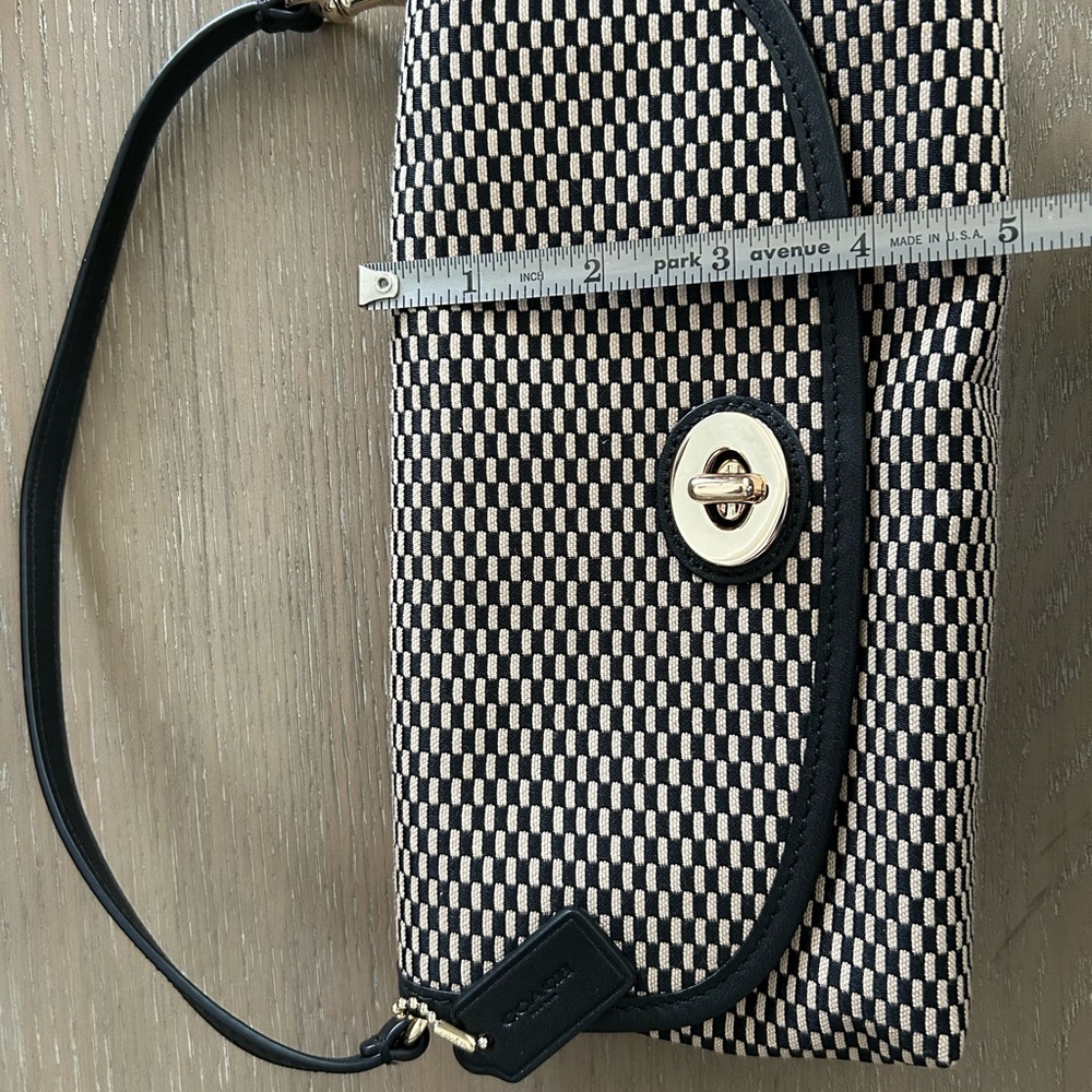 COACH Elegant Black and Cream Wristlet Women's Bag - Picture 7 of 9
